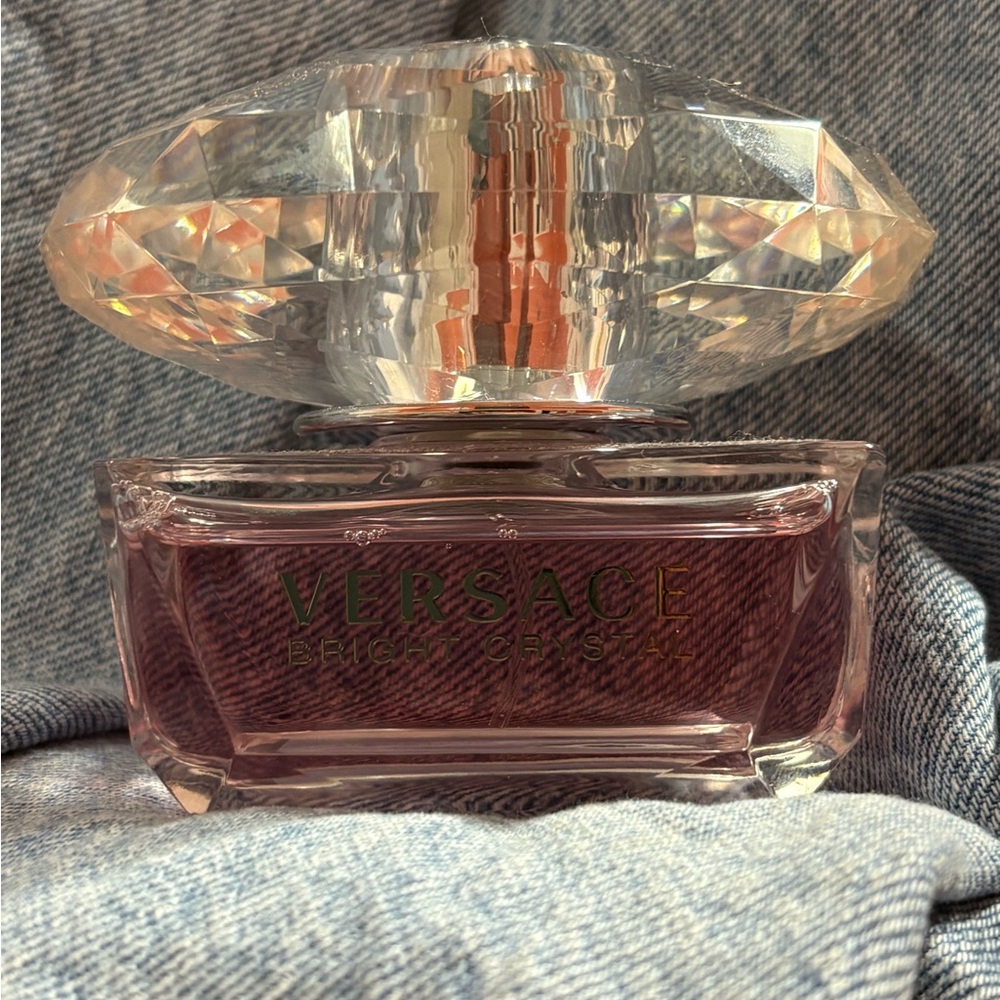 Versace Bright Crystal with Pink Hue - Picture 2 of 5